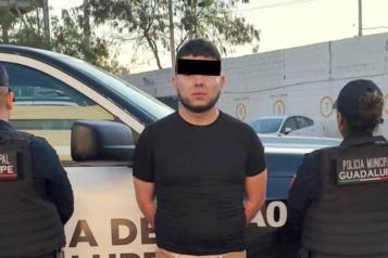 Caen dos hombres y una mujer por robo de autos