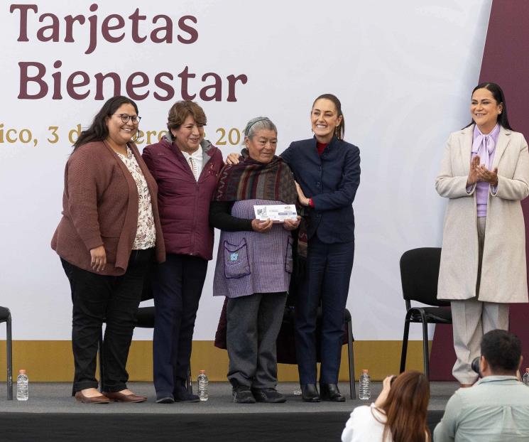 Sheinbaum y Delfina Gómez encabezan entrega de tarjetas Sheinbaum y Delfina Gómez encabezan entrega de tarjetas