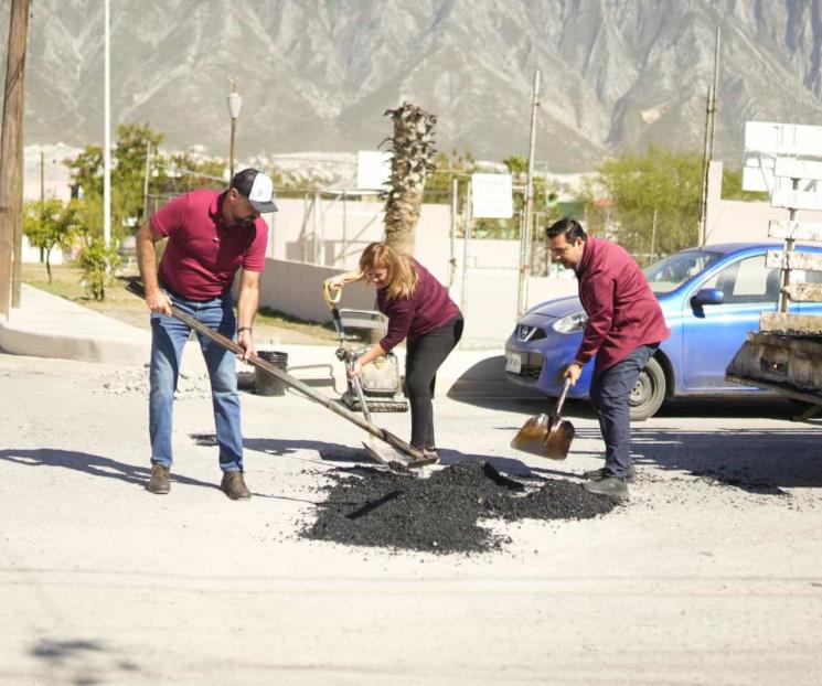 Inician el año en SC bacheando calles Inician el año en SC bacheando calles