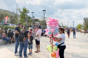 Aprovechan familias el último día de vacaciones