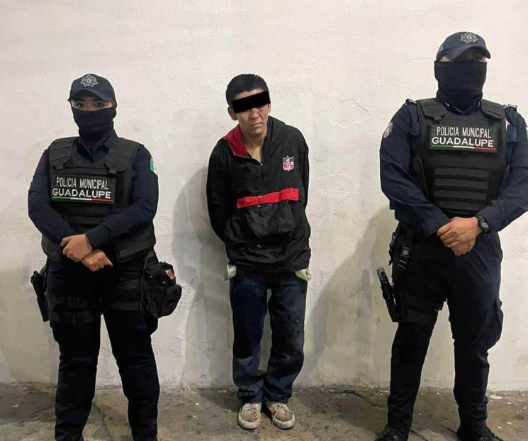Roba en negocio y realiza tocamientos Roba en negocio y realiza tocamientos