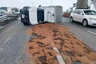 Resulta lesionado en volcadura