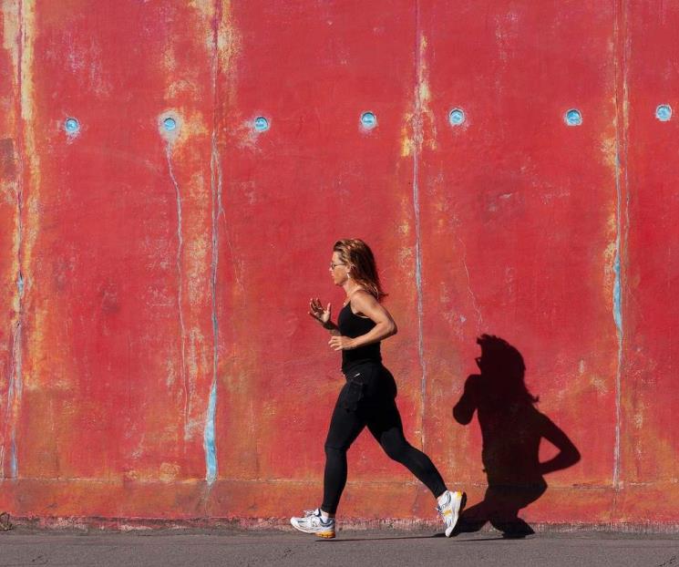 Método 4-3-2-1; el truco para que mujeres luzcan más jóvenes