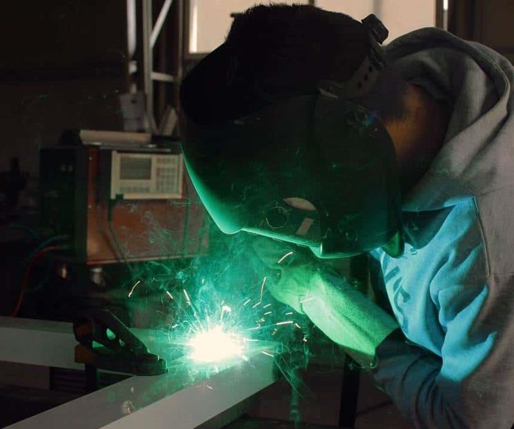 Especialistas ven riesgo de recesión para el país en 2025