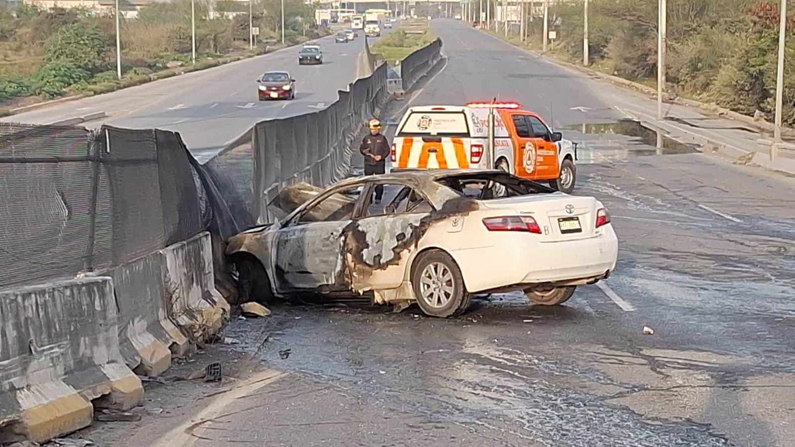 El aparente exceso de velocidad, llevó al conductor de un vehículo a perder el control de su unidad y estrellarse, en el municipio de Apodaca.