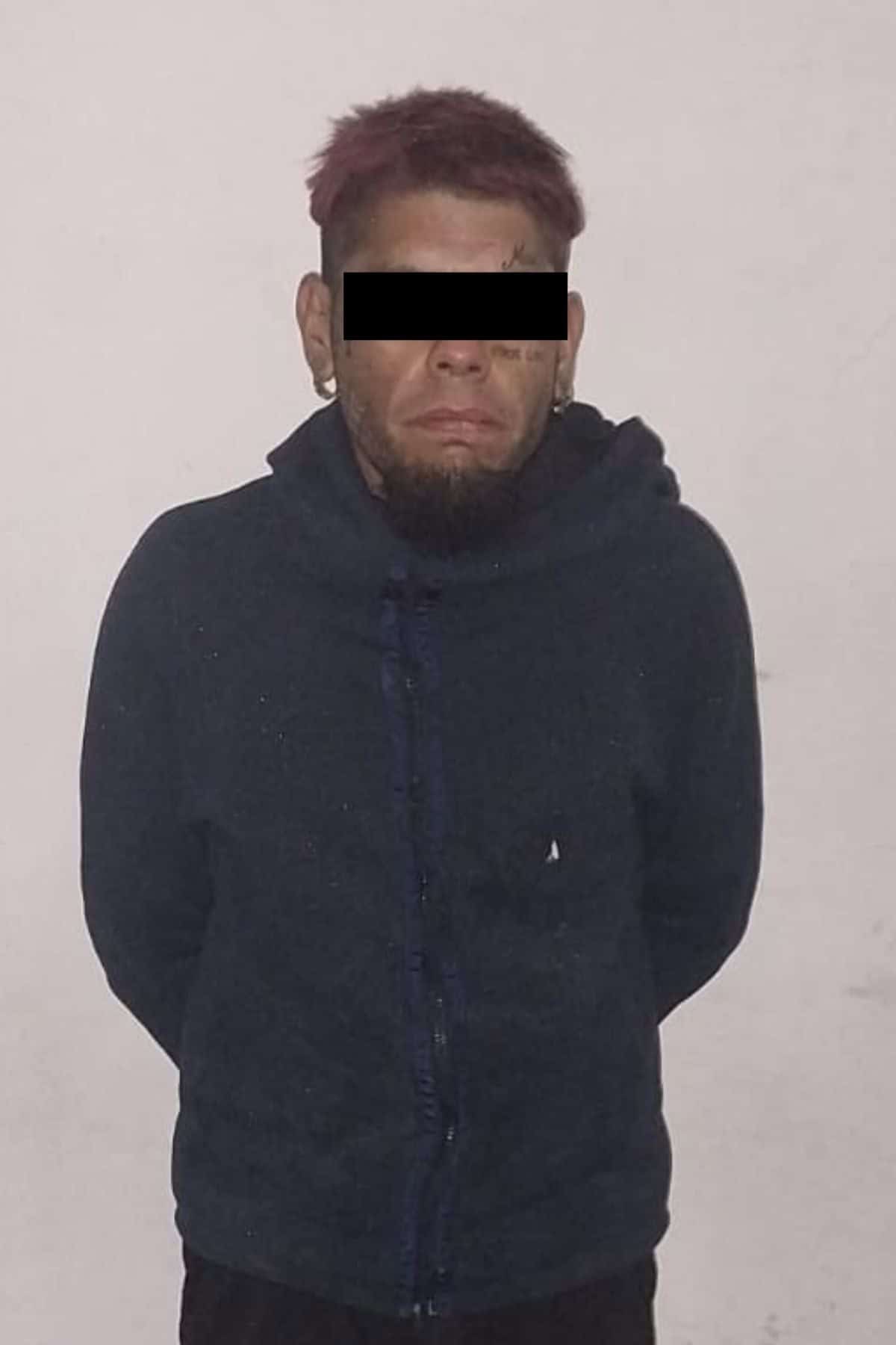 En un operativo, policías de Guadalupe capturaron a un hombre presunto integrante de una banda dedicada al robo de autopartes en la zona oriente de Guadalupe.