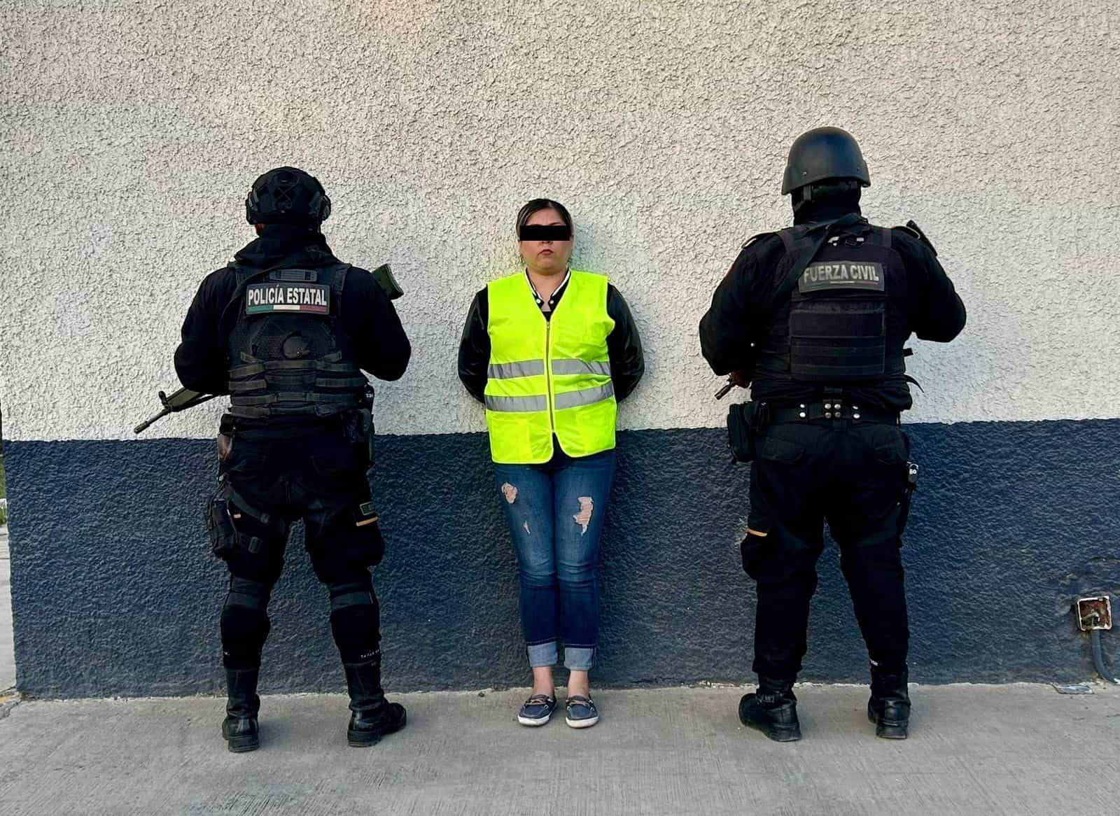 Una mujer fue detenida por el grupo Operativo Muralla, a quien le aseguraron cargadores, cartuchos y sustancias ilícitas, en Cerralvo.