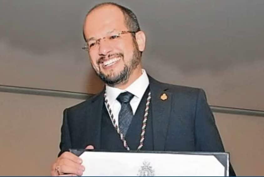 Higashi lleva al canon la poesía de mujeres