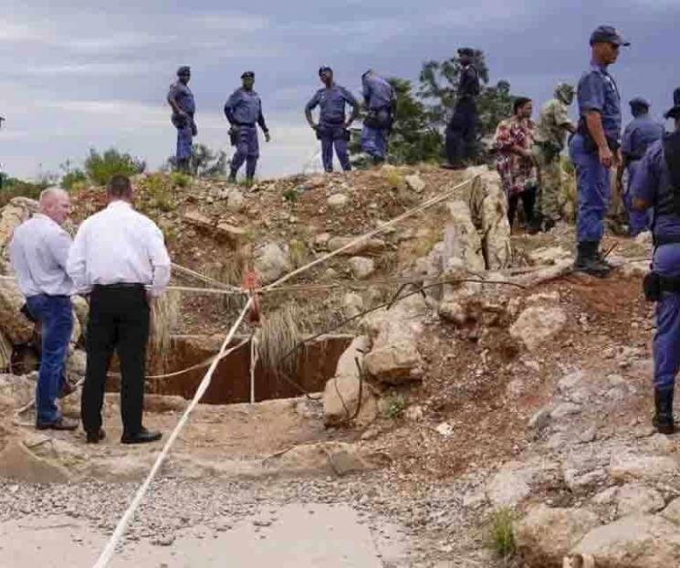 Mueren al menos 100 mineros atrapados en Sudáfrica Mueren al menos 100 mineros atrapados en Sudáfrica
