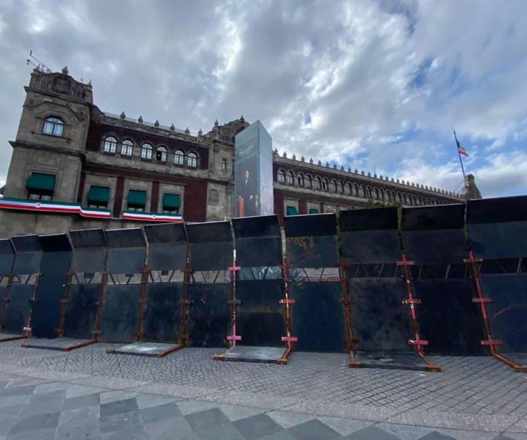 Refuerzan accesos de Palacio Nacional; SSC-CDMX coloca vallas