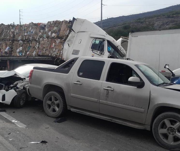Deja choque múltiple en García ocho heridos