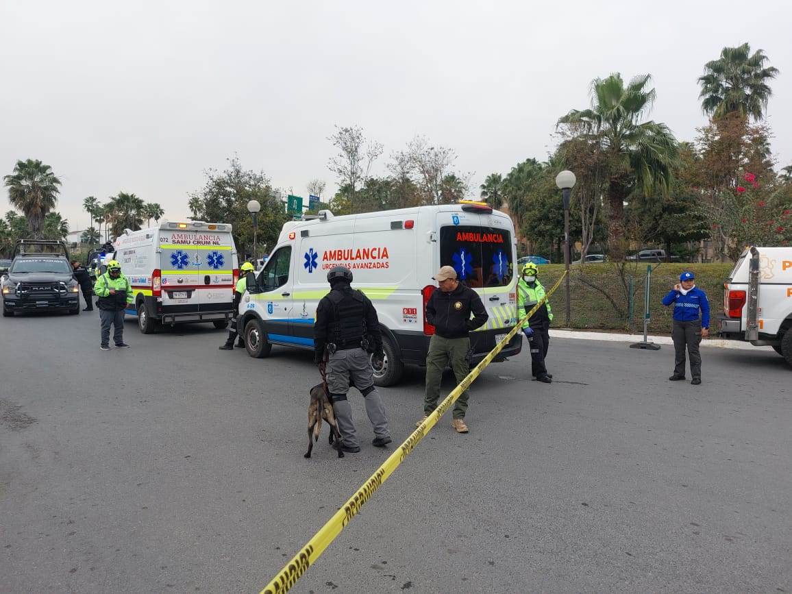 La amenaza de un supuesto coche bomba en el macro estacionamiento del Pabellón Ciudadano, movilizó ayer a elementos de auxilio de diferentes corporaciones.