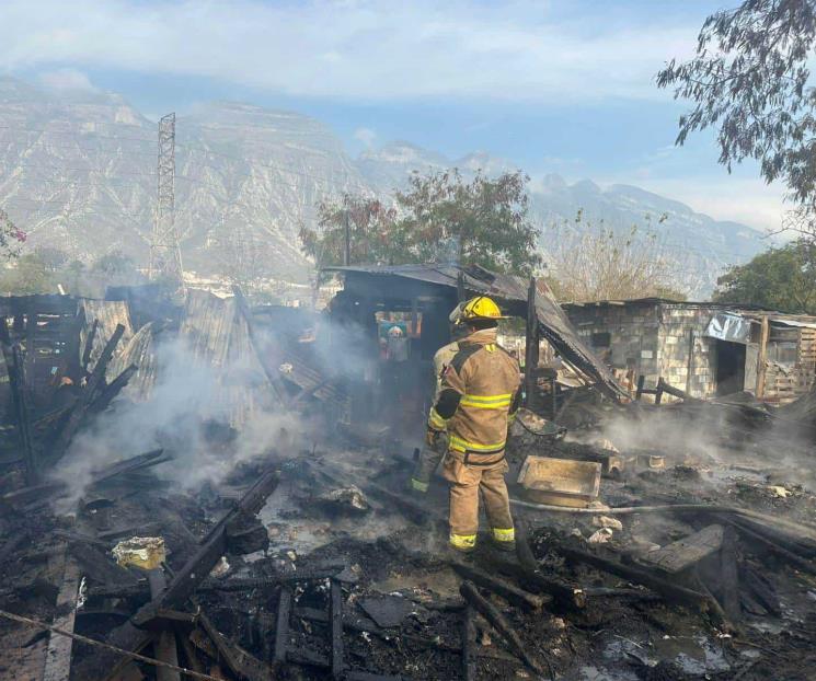 Arde dos tejabanes en Santa Catarina