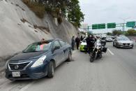 Rescatan a bebé en auto estacionado Rescatan a bebé en auto estacionado