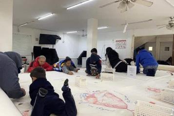 Integra Museo Marco a la comunidad migrante al mural colectivo