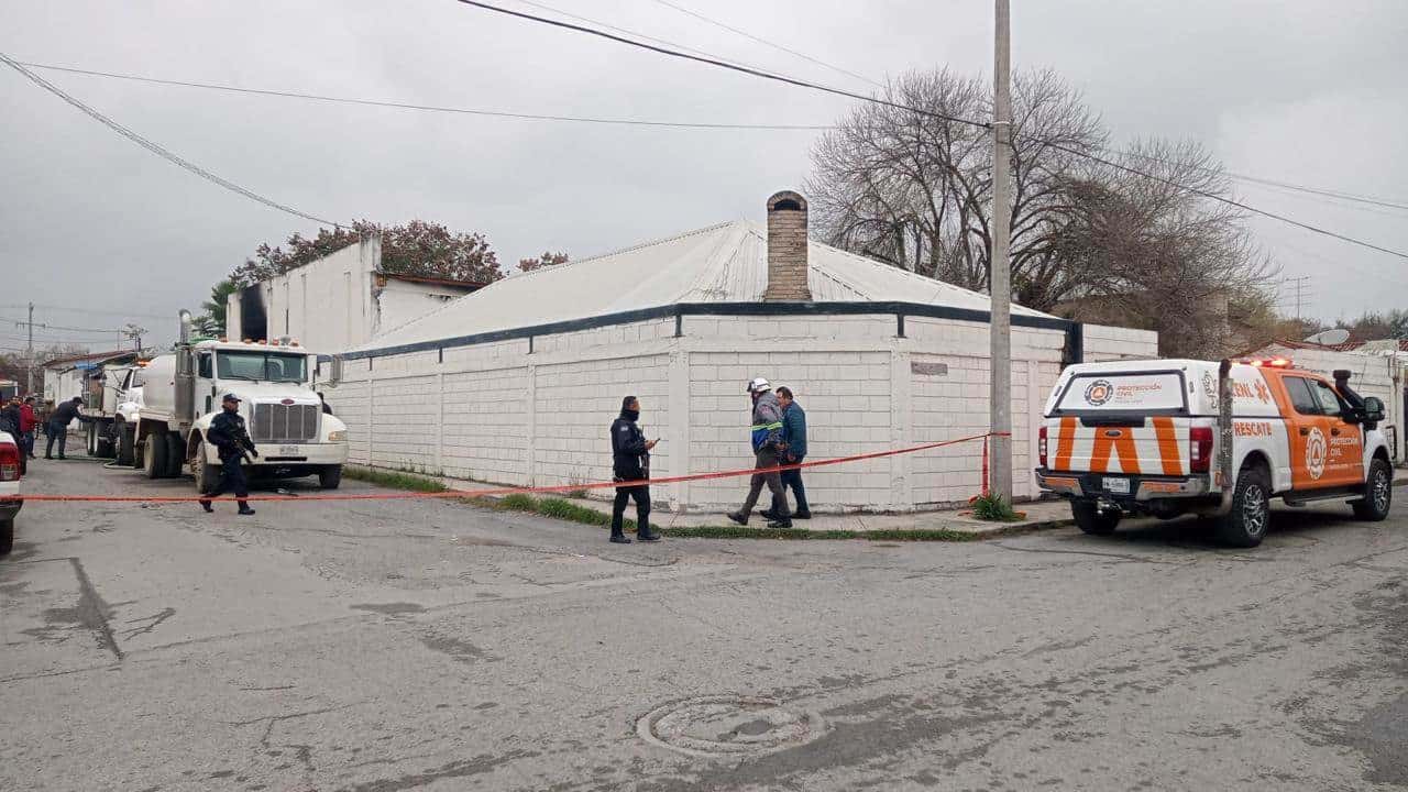 El incendio, al parecer intencional por robo de cable de una bodega particular de autos antiguos y muebles en la zona centro de Allende, movilizó ayer por la mañana a elementos de Protección Civil de diversos municipios, así como efectivos de otras corporaciones de rescate.