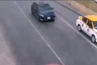 Caen dos en auto robado