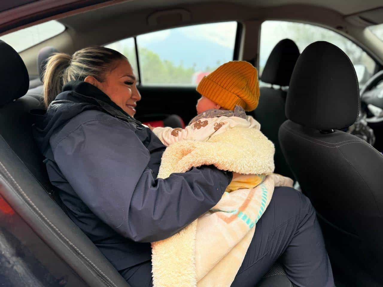 Agentes de Tránsito de Guadalupe resguardaron a un bebé de seis meses que se encontraba solo y sin ninguna vigilancia de un adulto, en el interior de un auto estacionado a la orilla del Bulevar Miguel de la Madrid.