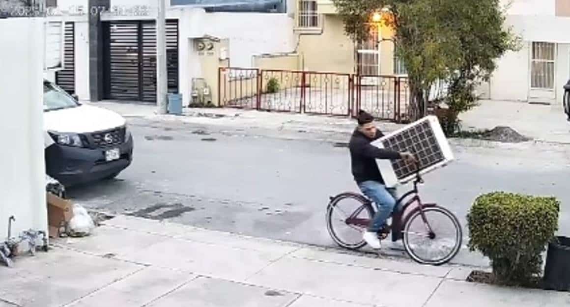 Elementos de la Agencia Estatal de Investigaciones, buscan a un sujeto, que se robó diversos compresores para aires acondicionado en el municipio de Apodaca.