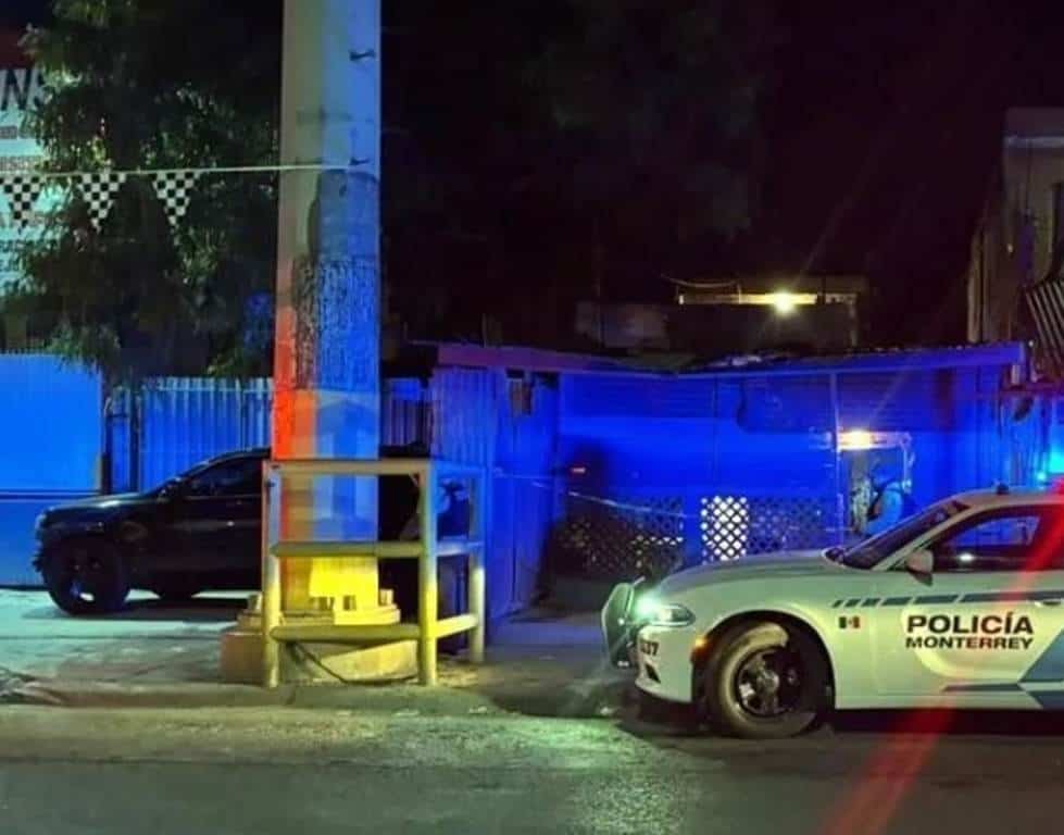 Elementos de la Agencia Estatal de Investigaciones, realizaron un fuerte despliegue policiaco en la Colonia Garza Nieto, donde se realizó un cateo en una vivienda.