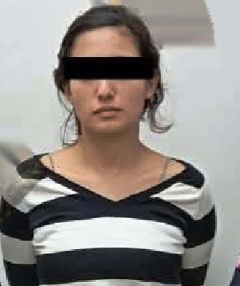 Elementos de la policía preventiva del municipio de Juárez, lograron la detención de una mujer, a bordo de un vehiculo con reporte de robo.