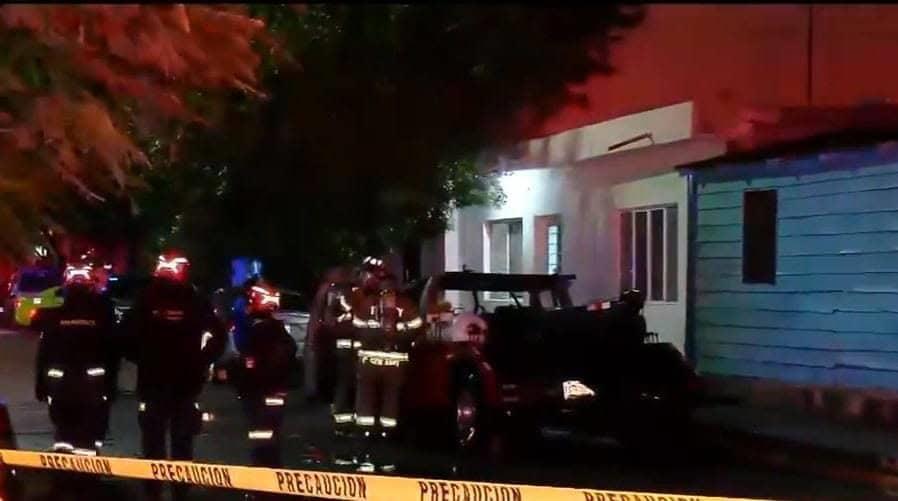 Se incendia vehículo en la Colonia Moderna