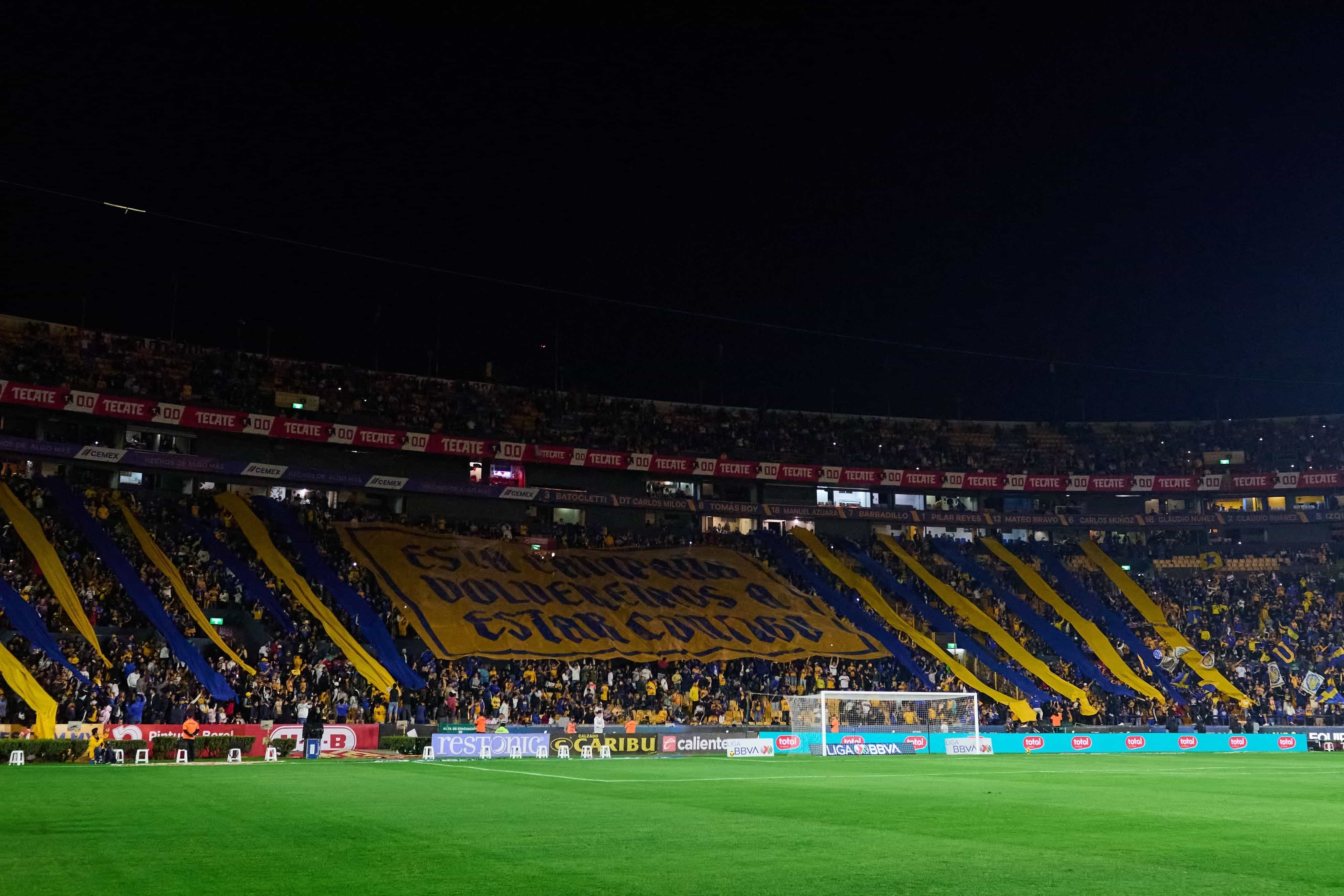 Estadio Universitario.