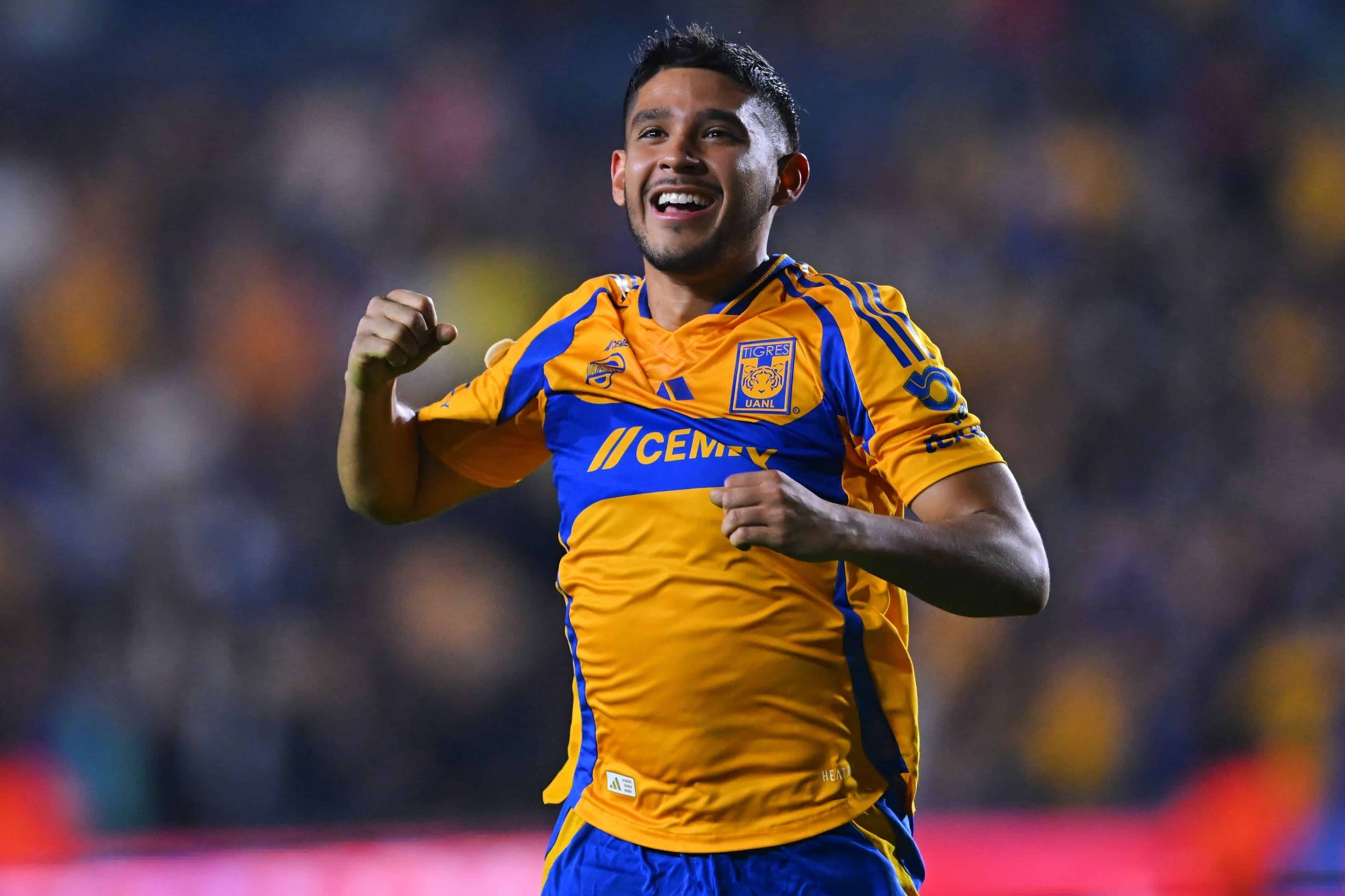 Jesús Garza hace el 1-0.