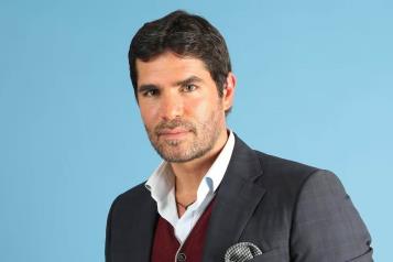 Presenta Ver&aacute;stegui solicitud para formar nuevo partido