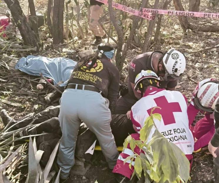 Se accidenta pareja en su moto en Allende; mujer muere