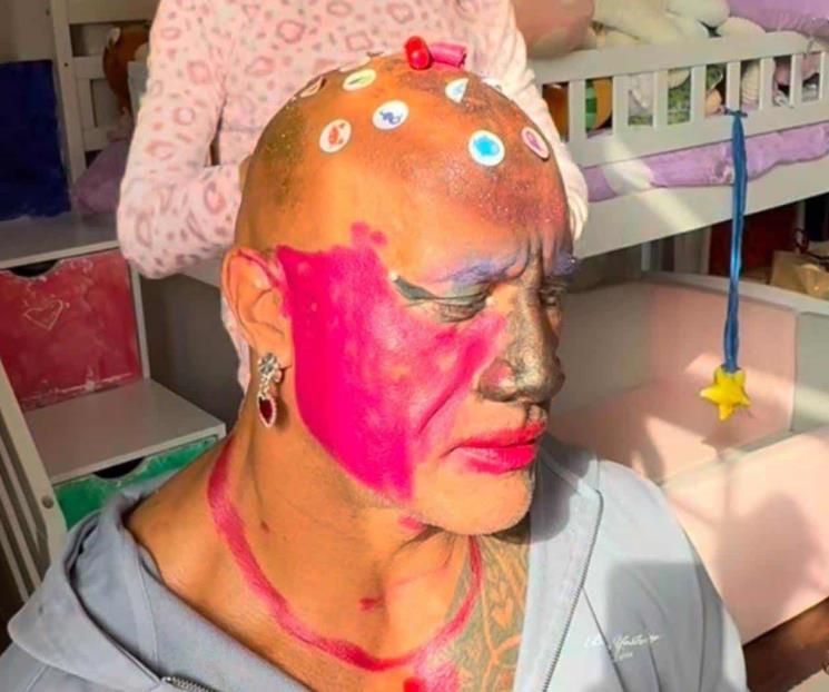 Hijas de Dwayne Johnson ‘La Roca’ lo maquillan; causa furor en redes