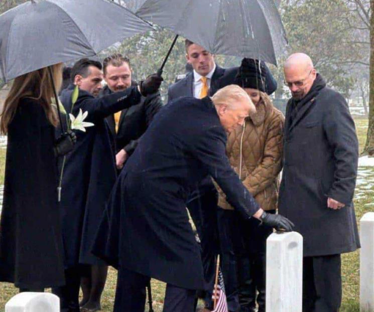Trump rinde homenaje a los caídos en tumba del soldado desconocido