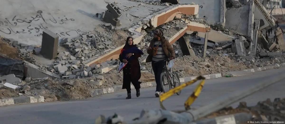 Libera Israel a casi 1,900 palestinos en inicio de tregua