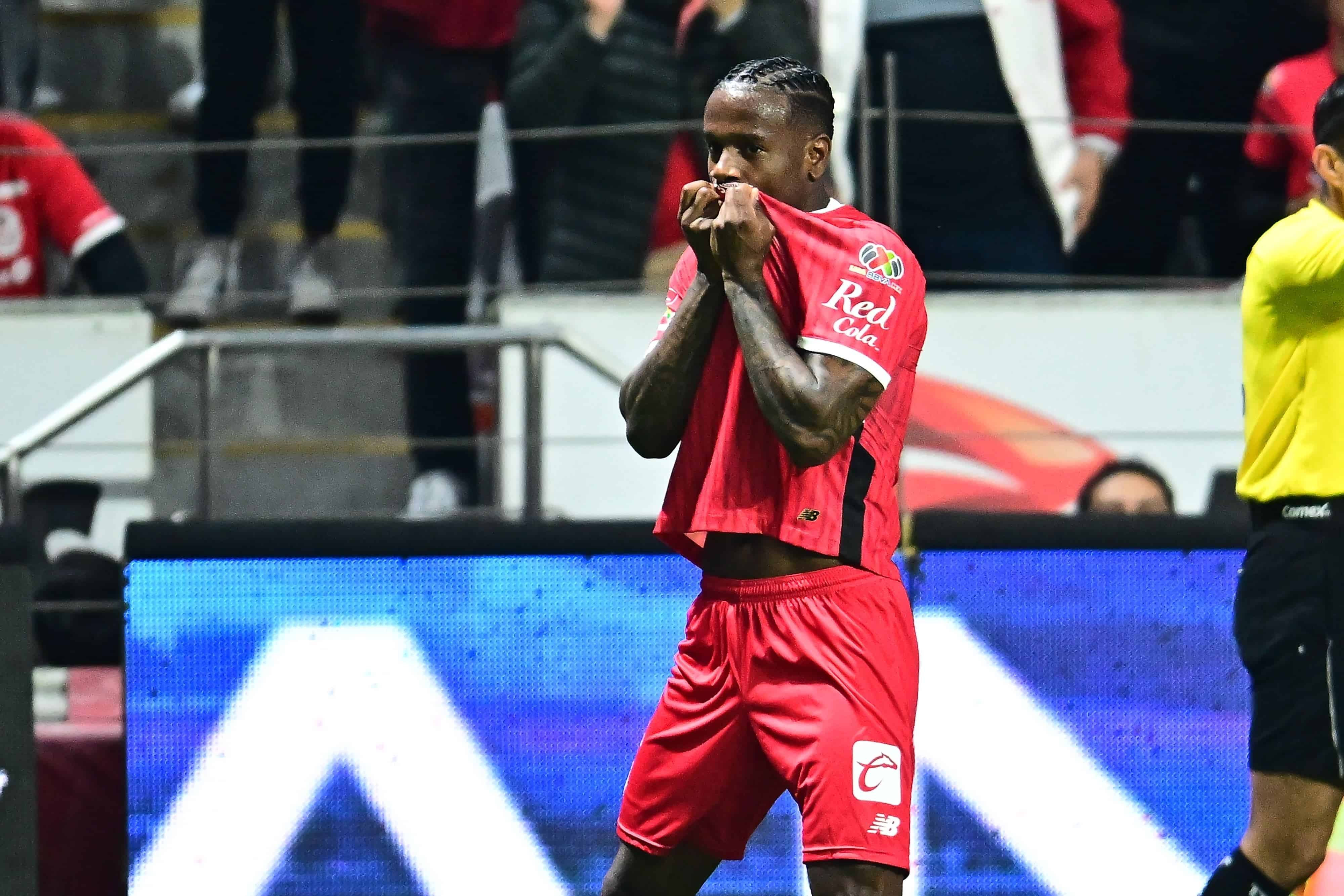 Helinho hace el 1-0.