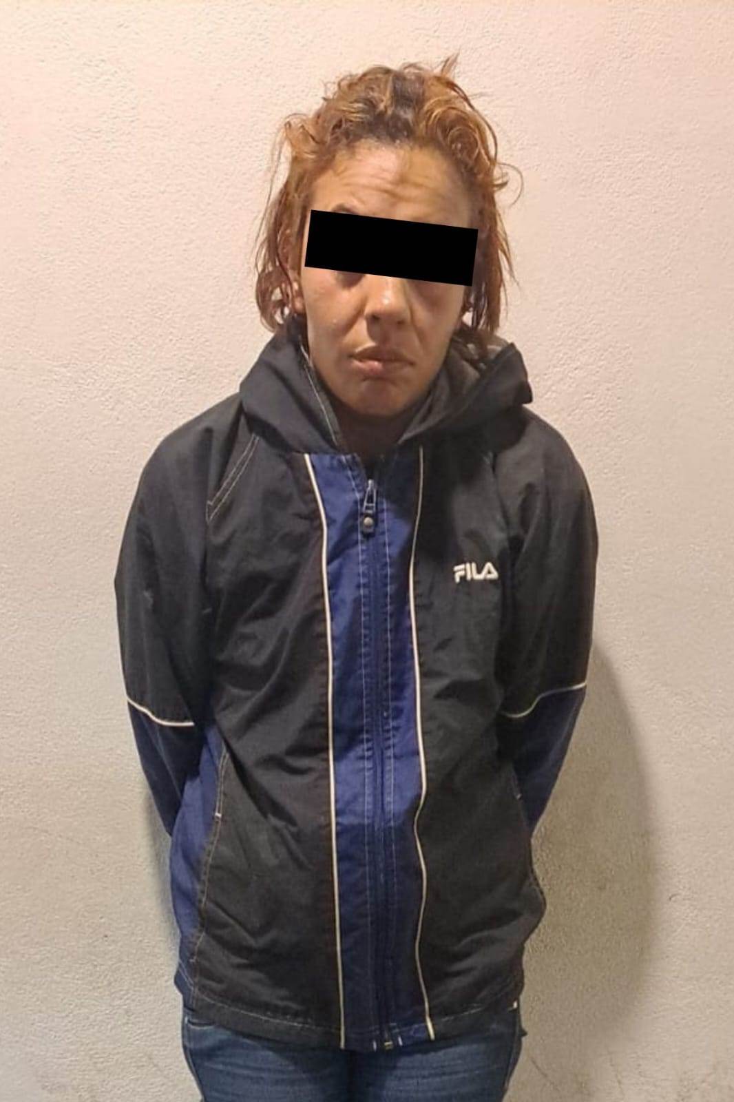 Elementos de la Policías de Guadalupe capturaron a una mujer que violó una medida de arraigo domiciliario que tenía vigente por el delito de narcomenudeo.