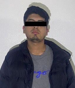 Decomisan droga a conductor