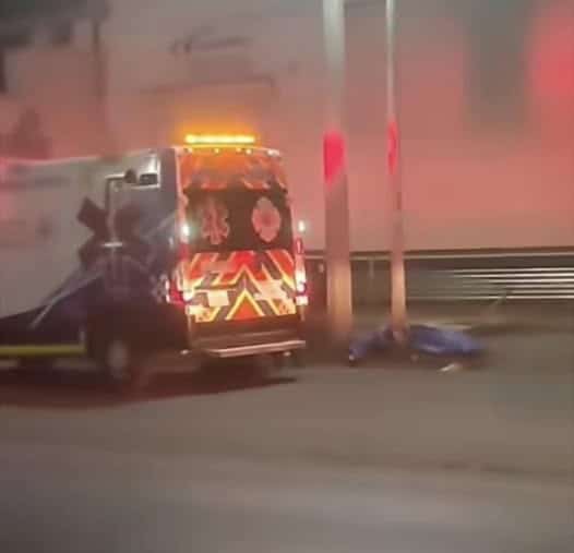 La Fiscalía General de Justicia del Estado, intento ubicar un automóvil Mustang, que arrolló y provoco la muerte de una mujer, en calles de la Colonia Santo Domingo, en el municipio de San Nicolás.
