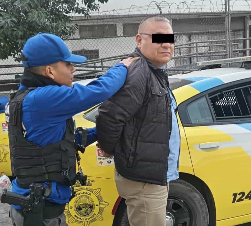 Por presuntamente agredir a un joven a bordo de un camión urbano, un hombre fue detenido por oficiales de la Policía de Monterrey, dentro del Operativo Transporte Seguro, en la colonia Obrera.