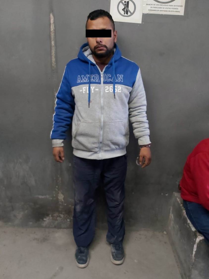 Guardias de Proximidad de Apodaca detuvieron a un masculino luego de que amagó con un cuchillo a un empleado de un Seven Eleven de la colonia Ébanos, para llevarse un paquete de 12 cervezas.