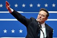 Desata polémica saludo de Musk tras investidura