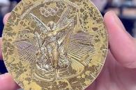 Otro escándalo para París 2024: Las medallas se despintaron