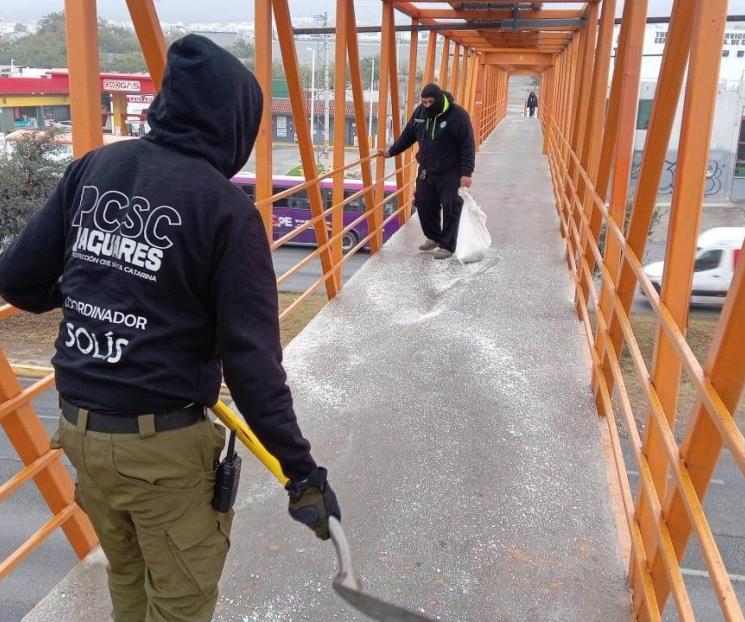 Coloca SC sal en puentes peatonales para evitar accidentes