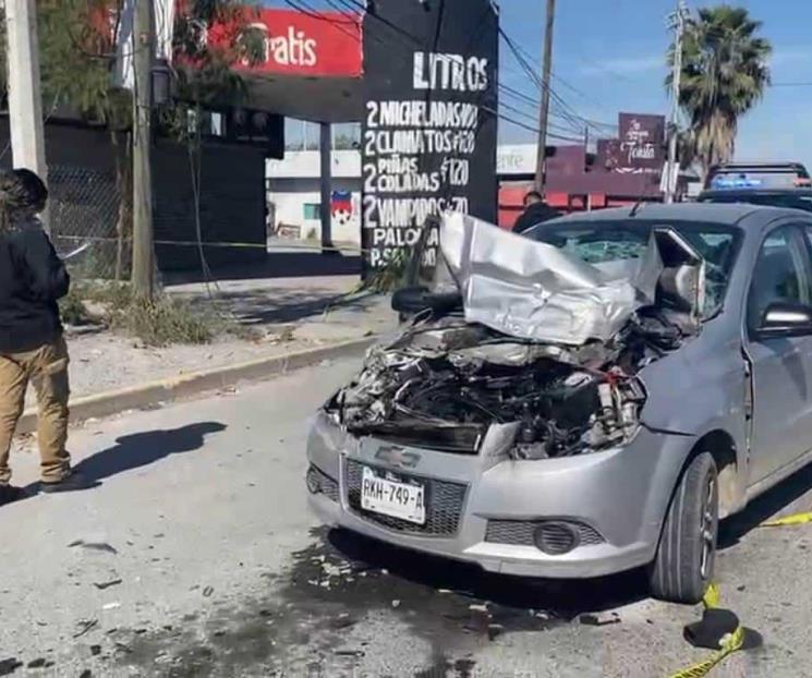 Chocan ladrones de autos; los detienen