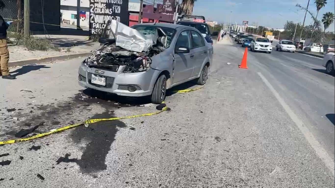 En una persecución policiaca, que se extendió por varios kilómetros, elementos de la policía preventiva de Juárez, lograron la detención de dos integrantes de una banda de roba carros, cuando los sospechosos chocaron contra un transporte de personal.