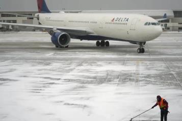 Paraliza tormenta invernal aeropuertos de EU
