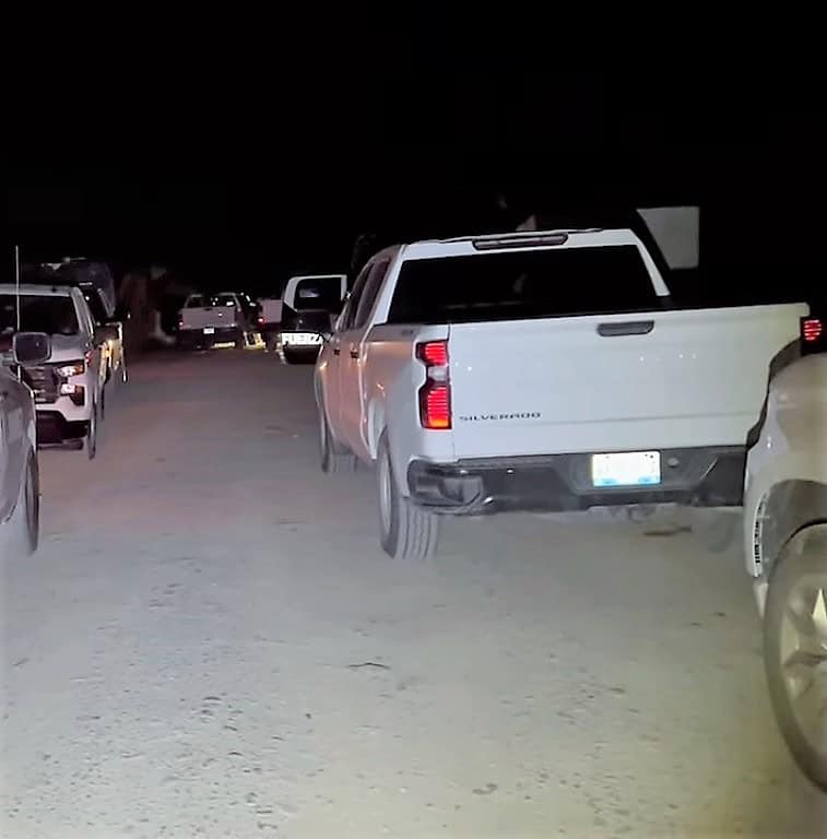 La Fiscalía General de Justicia de Nuevo León, realizan una investigación de campo en un predio baldío ubicado en el municipio de Juárez, al reportarse el hallazgo de presuntas fosas clandestinas, con cuerpos humanos.
