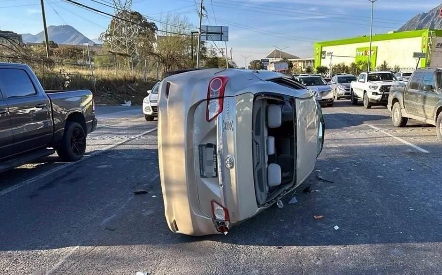 Resulta lesionado en volcadura