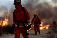 Intentan Bomberos contener nuevo incendio en Los Ángeles