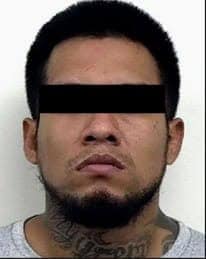 Dos hombres acusados de la muerte y posterior abandono del cuerpo de una persona, a mediados del año pasado en Escobedo, recibieron la notificación de una orden de aprehensión por homicidio calificado.