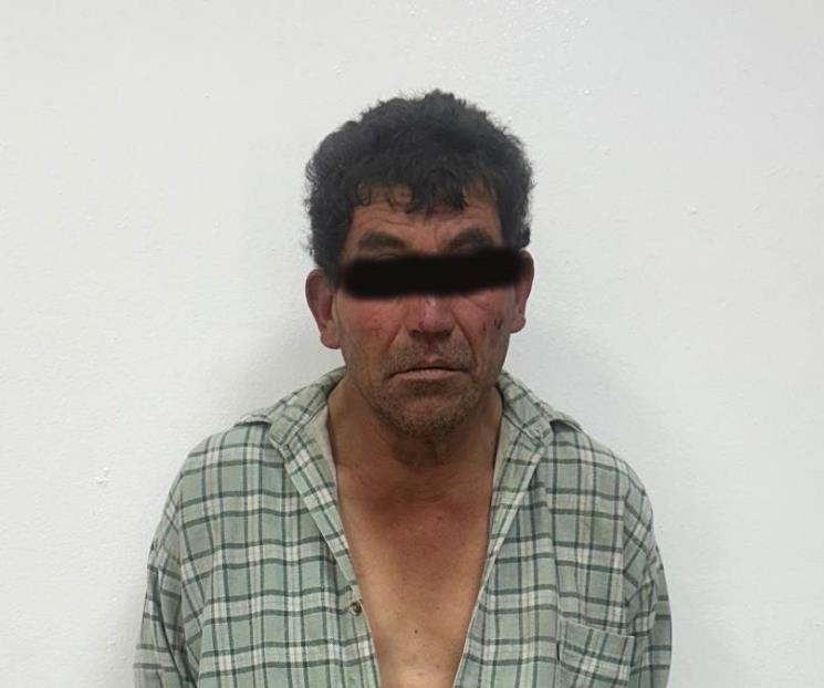 Golpea a policía con pedazo de block